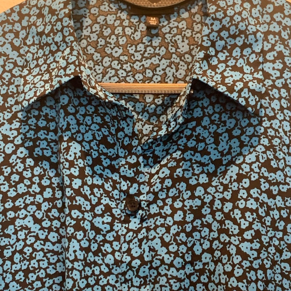 Who What Wear Blue Floral Button-Front Blouse - Picture 2 of 6